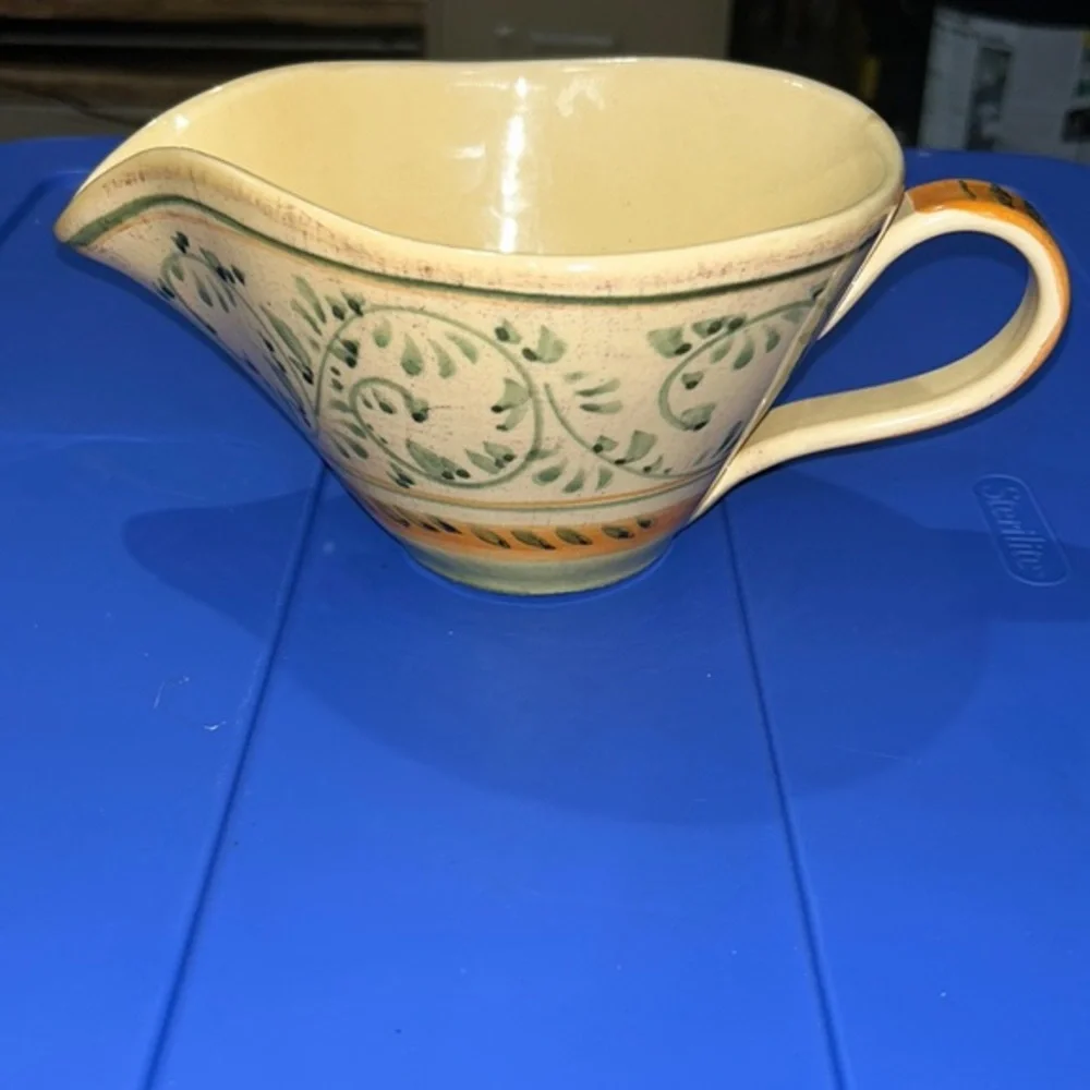 Crate & Barrel Emilia Large Vintage Gravy Sauce Boat Server‎